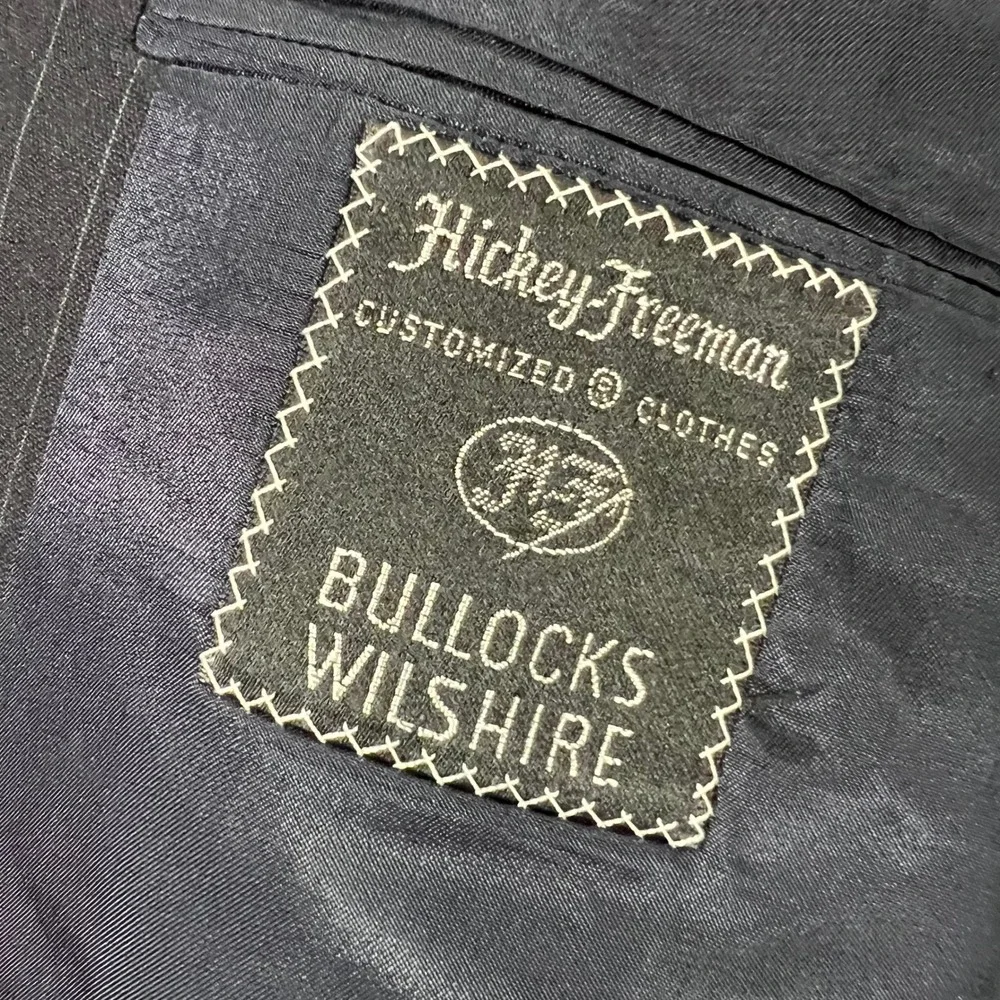 Hickey Freeman Blazer Mens 42R Navy Blue Pinstripe Wool Sport Coat Vintage Hole